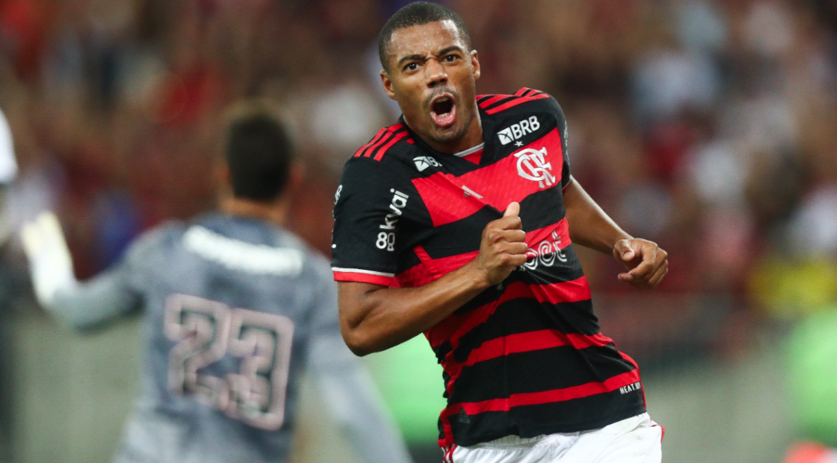 Flamengo vence o São Paulo e assume a liderança do Brasileirão