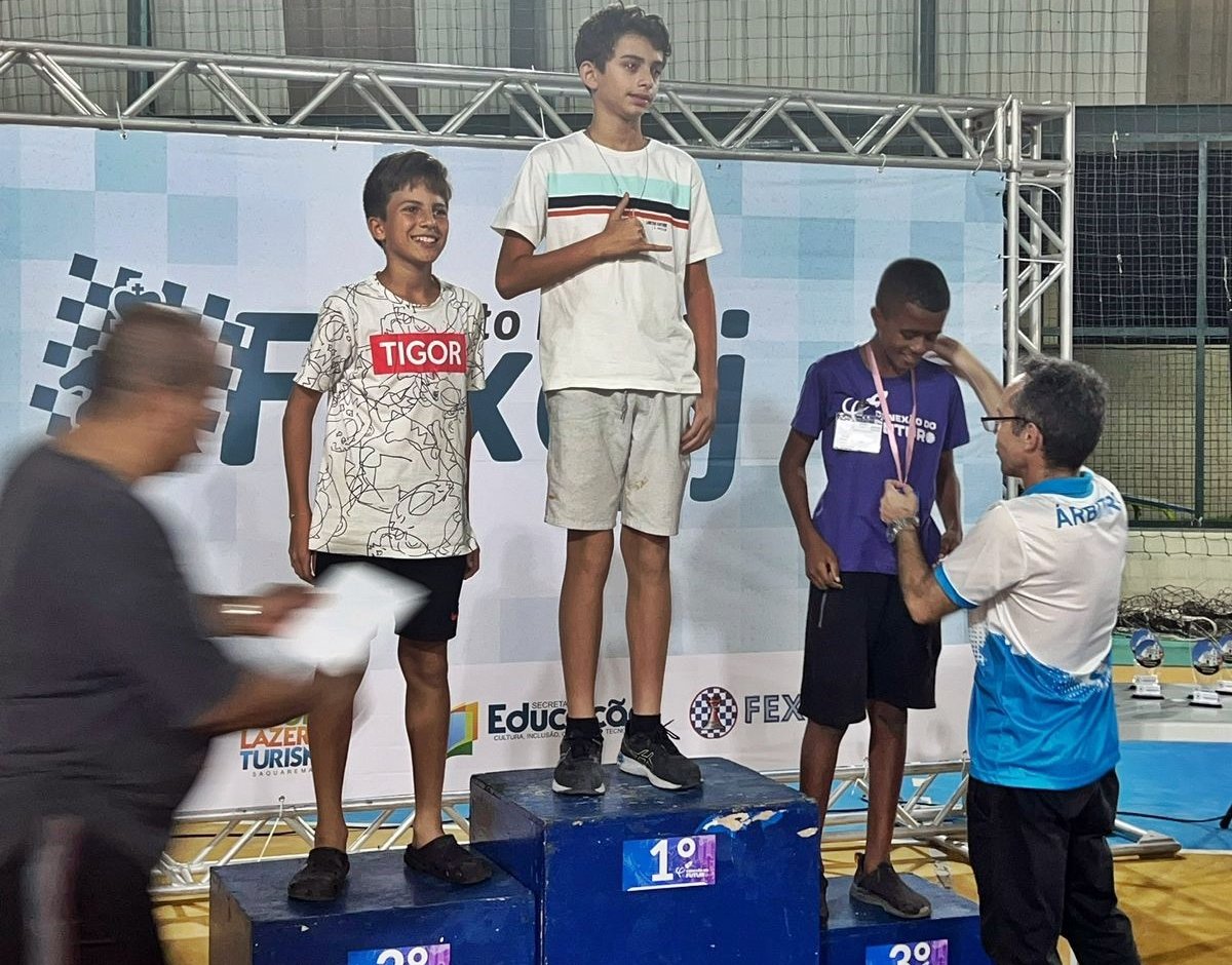 Xeque-mate: alunos do Conexão do Futuro têm 11 medalhas no xadrez em Saquarema, e campeões vão ao Estadual