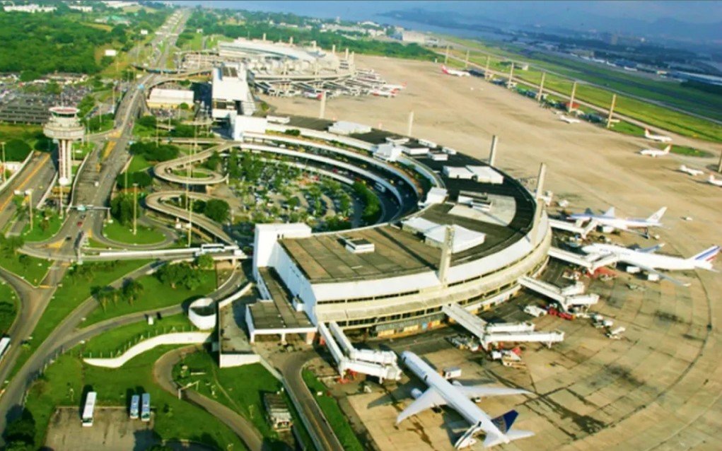 Aeroporto do Galeão recebe ponto de coleta para vítimas de enchentes no RS
