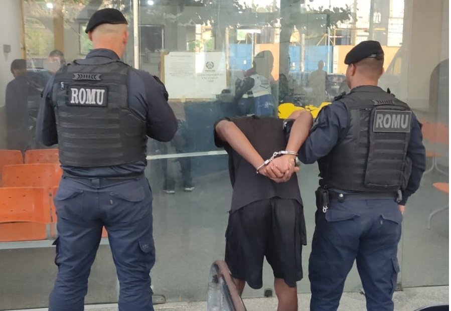 São Gonçalo: Homem é preso após tentar assaltar motociclista com frasco de desodorante