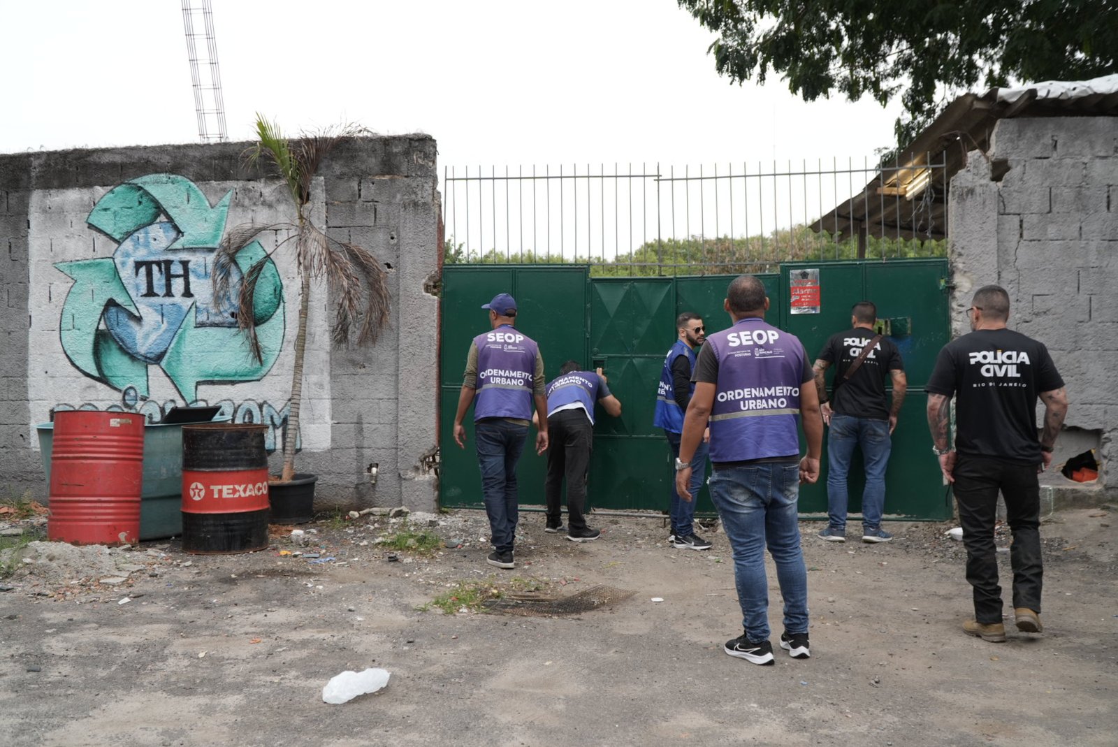 São Gonçalo interdita dois ferros-velhos por irregularidades