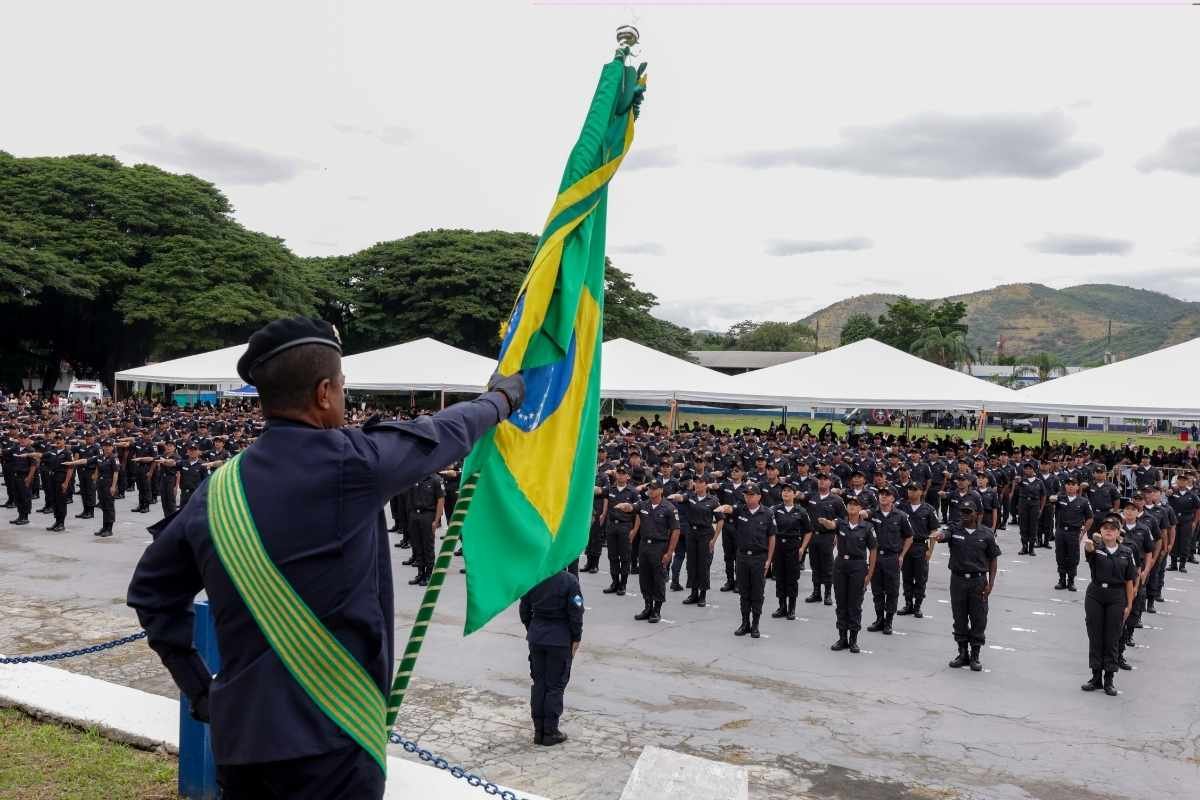 Governo do RJ amplia efetivo com novos soldados da PM