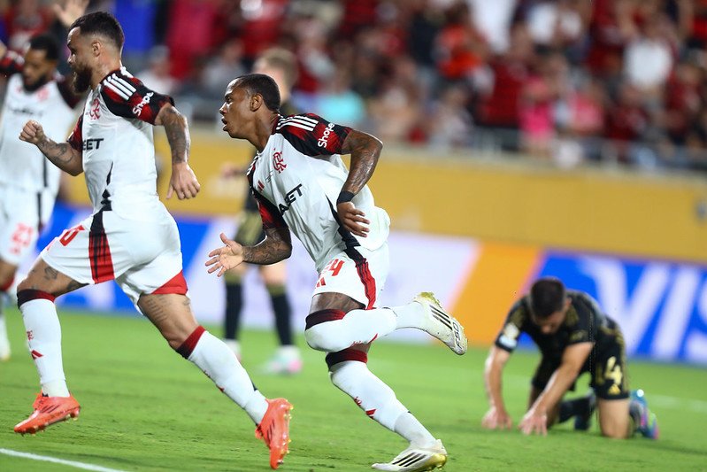 Flamengo fica no empate com LAFC e enfrentará o Bayern nas oitavas