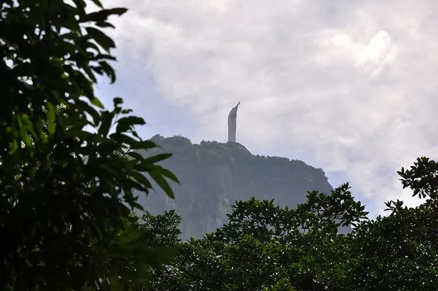 Frente fria provoca ventos fortes e alerta de ressaca no Rio e Região Metropolitana