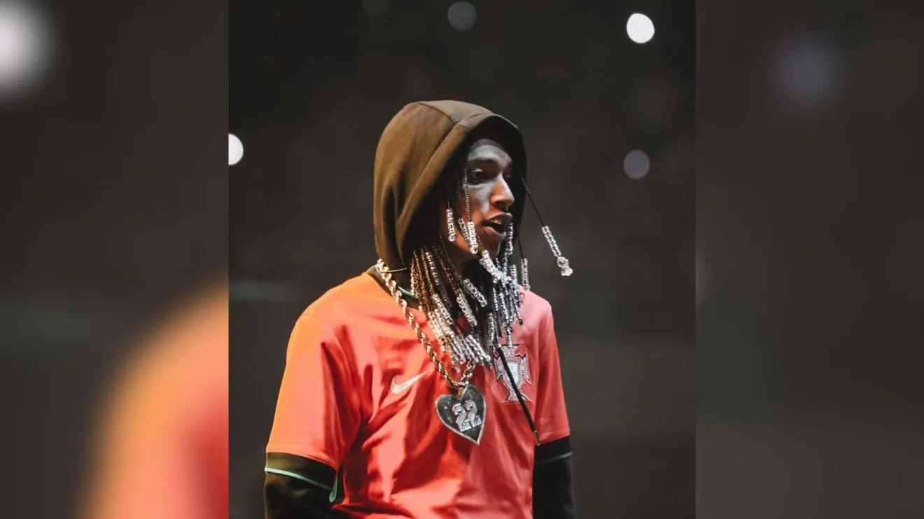 Rapper Oruam se entrega à polícia após ter prisão decretada pela Justiça do Rio
