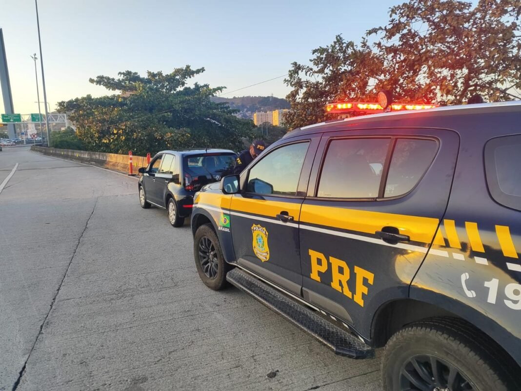 PRF apreende veículo com 569 multas na Ponte Rio-Niterói