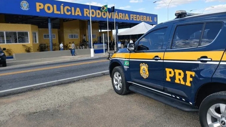 PRF apreende mais de 4 kg de haxixe em ônibus interestadual na BR-116
