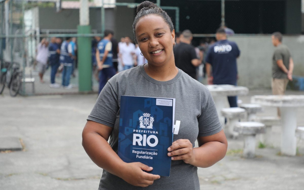 Mais de 350 famílias de Curicica recebem documento que reconhece posse de moradias