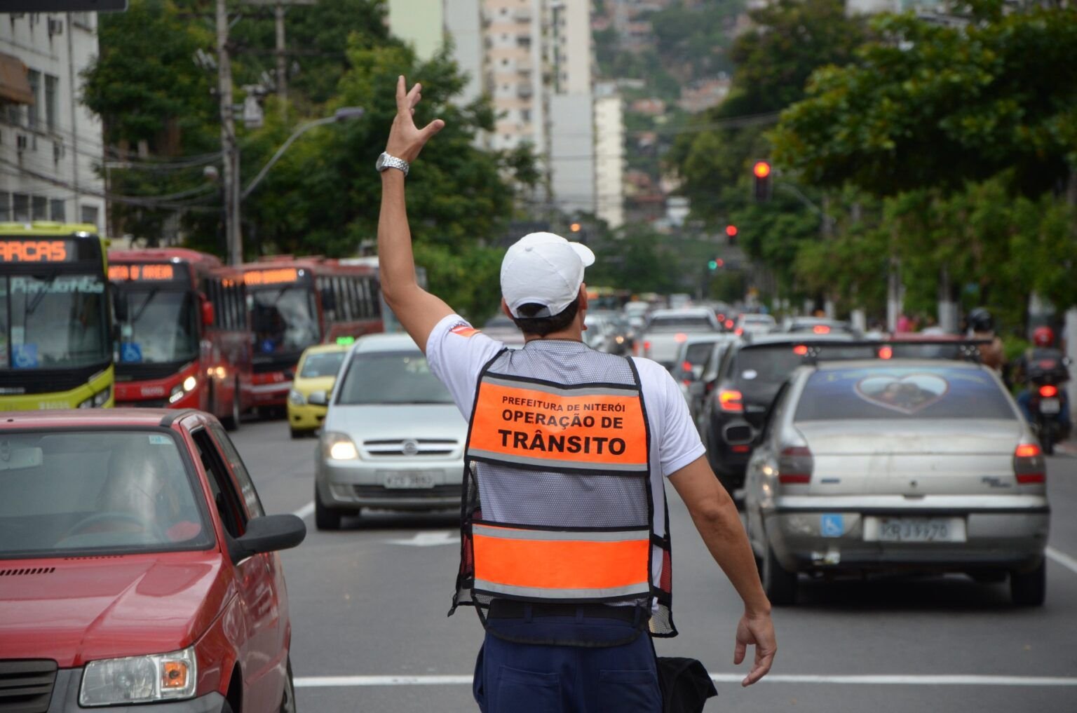 Niterói tem concurso para NitTrans com salários de até R$12 mil; inscrições encerram dia 21/08