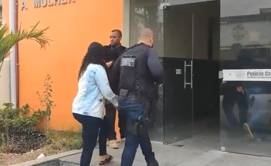 São Gonçalo: Mulher é presa acusada de torturar a própria filha