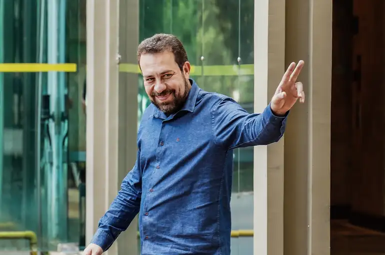 Lula confirma Guilherme Boulos em ministério e mexe nas peças do Planalto