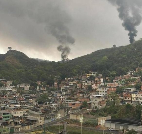 Drones, explosivos e tiroteios marcam operação no Alemão e na Penha