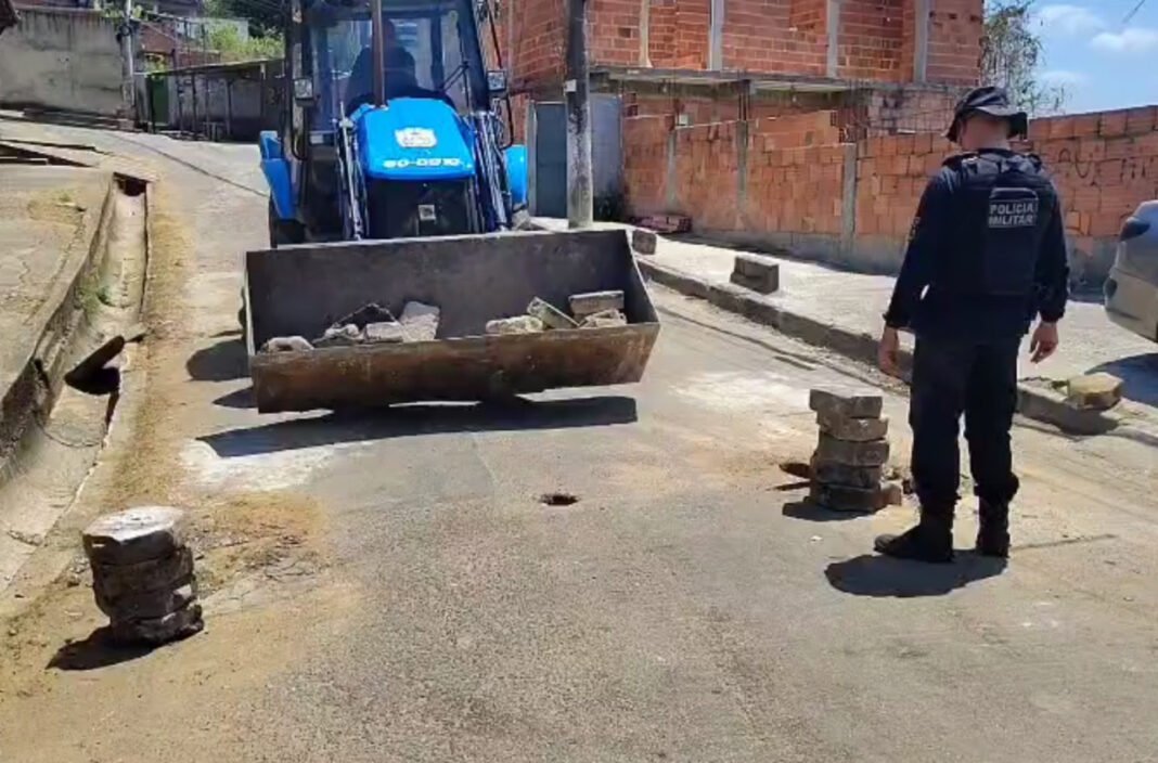 PM retira 1,5 tonelada de barricadas em comunidades de Niterói