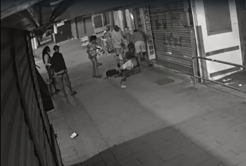 Niterói: Câmeras registram espancamento de morador de rua; suspeito é preso