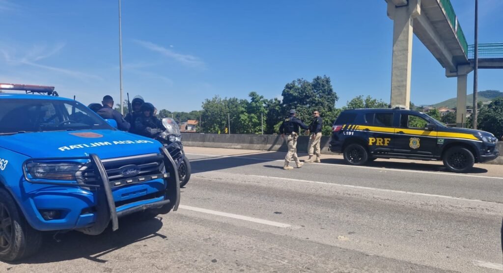 Tiroteio em São Gonçalo fecha BR-101 nos dois sentidos nesta quinta-feira (13)
