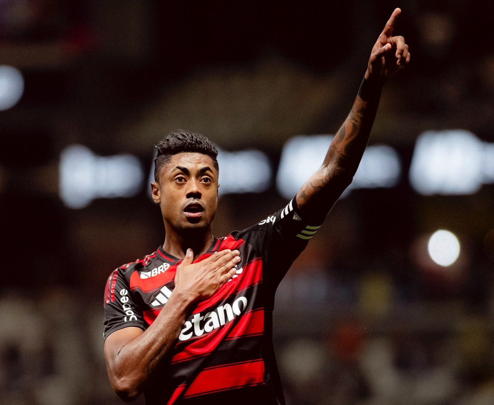 Flamengo empata com Atlético-MG e adia conquista do Brasileirão