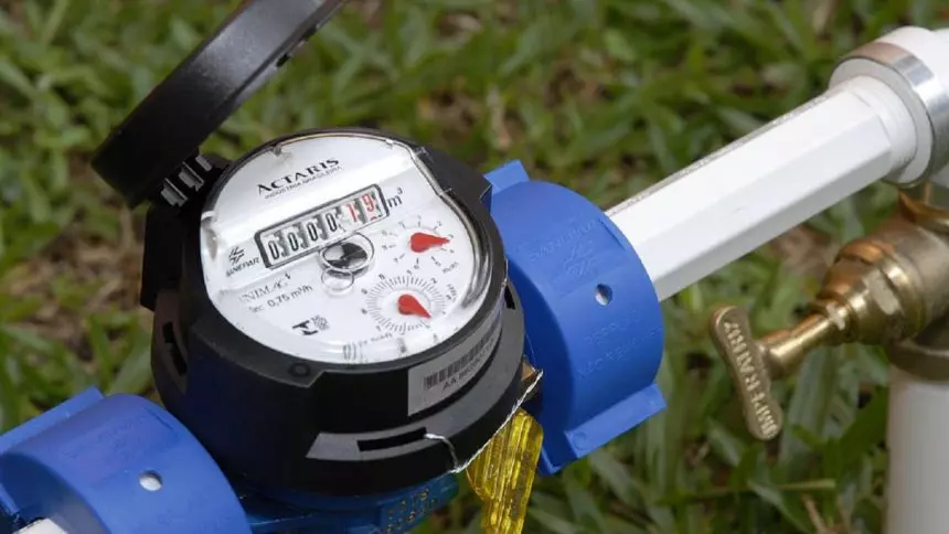 Rio aprova projeto que proíbe instalação de hidrômetros em calçadas