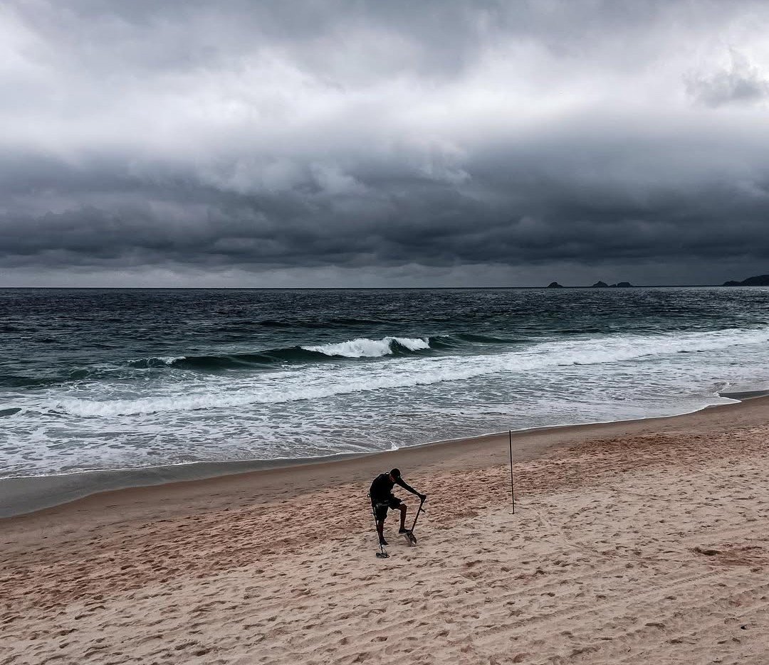 Sábado segue com previsão de chuva fraca no Rio; verão começa no domingo com sol e calor