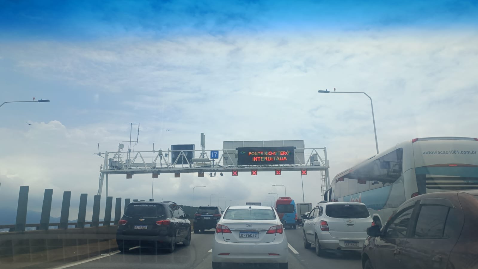 Ponte Rio-Niterói é fechada após acesso indevido de pedestre