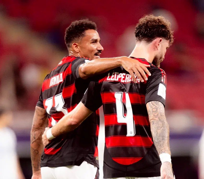 Zagueiros decidem para o Flamengo que avança para a final da Copa Intercontinental