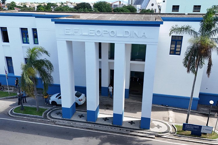 RJ: Campos abre concurso com salário de R$ 4,2 mil para professores