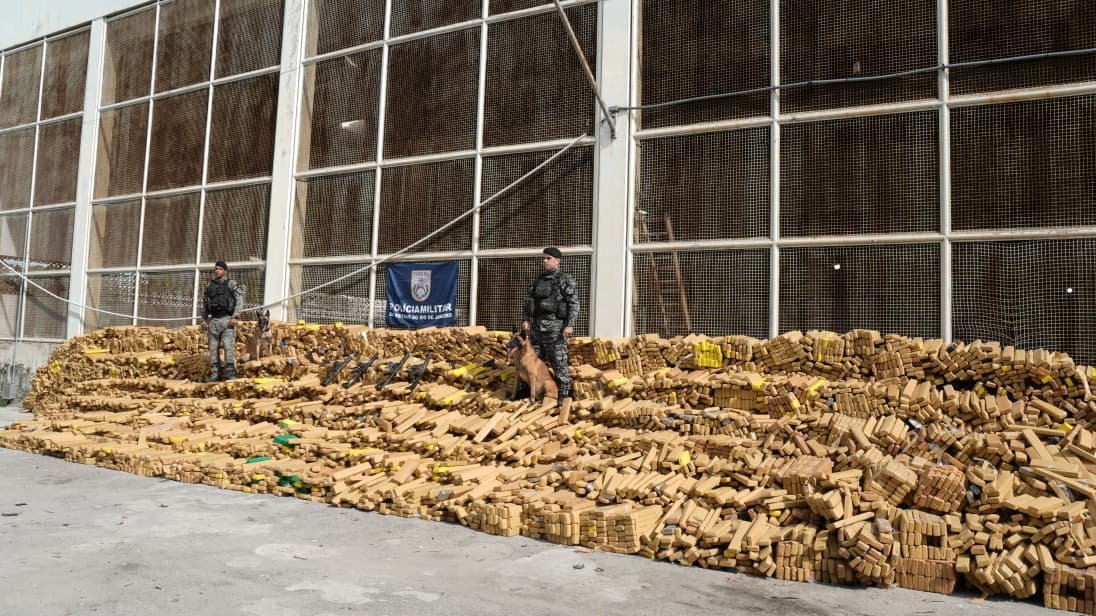 RJ: Megaoperação na Maré termina com recorde histórico de apreensão de drogas no Brasil